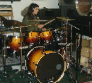 Philipp spielt Schlagzeug